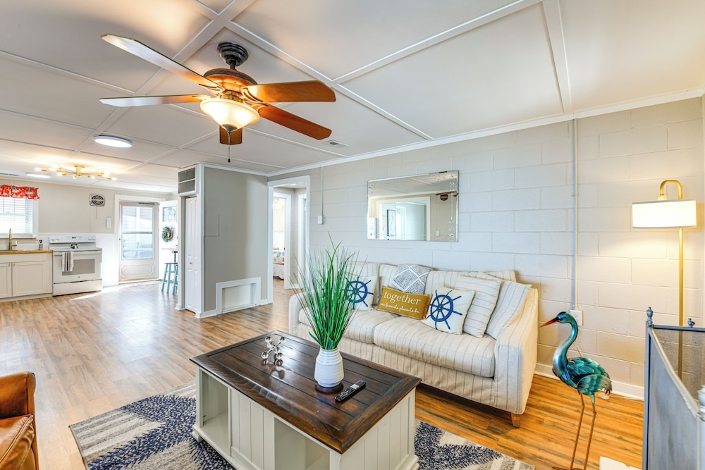 Patio & Yard: Potomac River Retreat in Hague