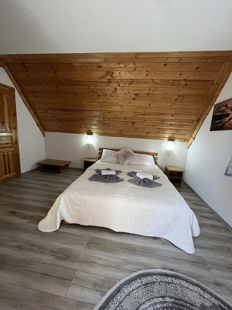 Rustic Inn River 2
