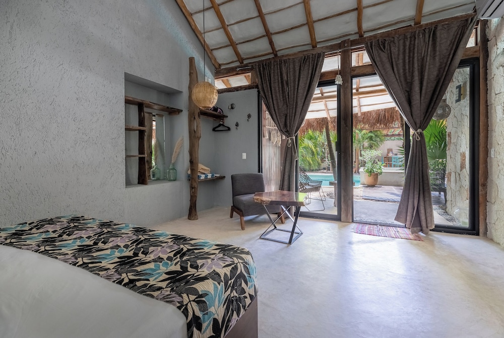 TRECE LUNAS TULUM