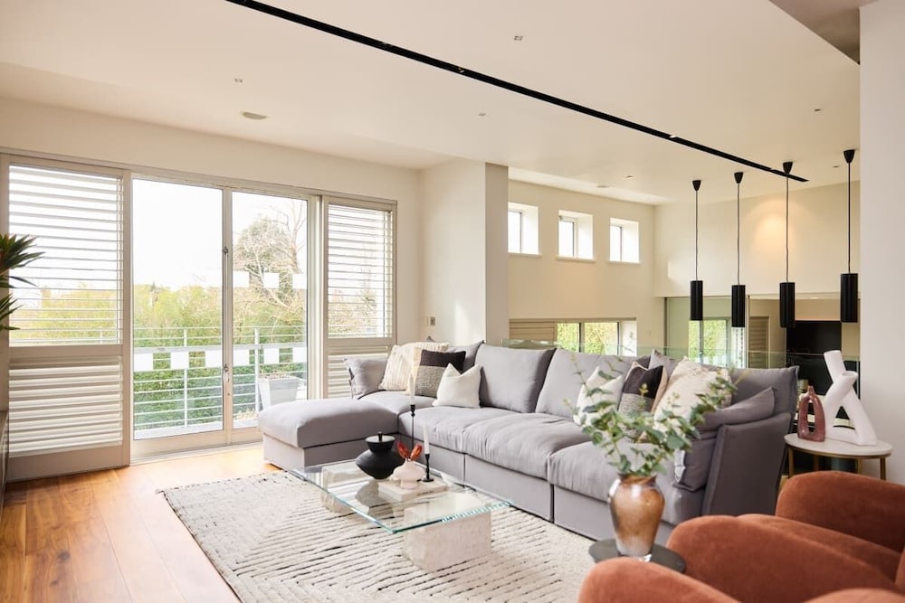 The Hampstead Garden Hideaway - 5bdr Home With Pool and Garden