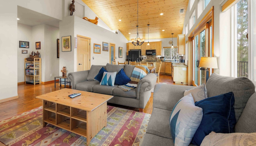 Lookout Point Retreat for 6