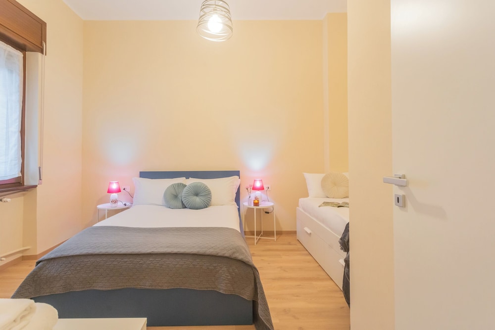 Simar Apartments nearby Como S.G. Train Station by Rent all Como