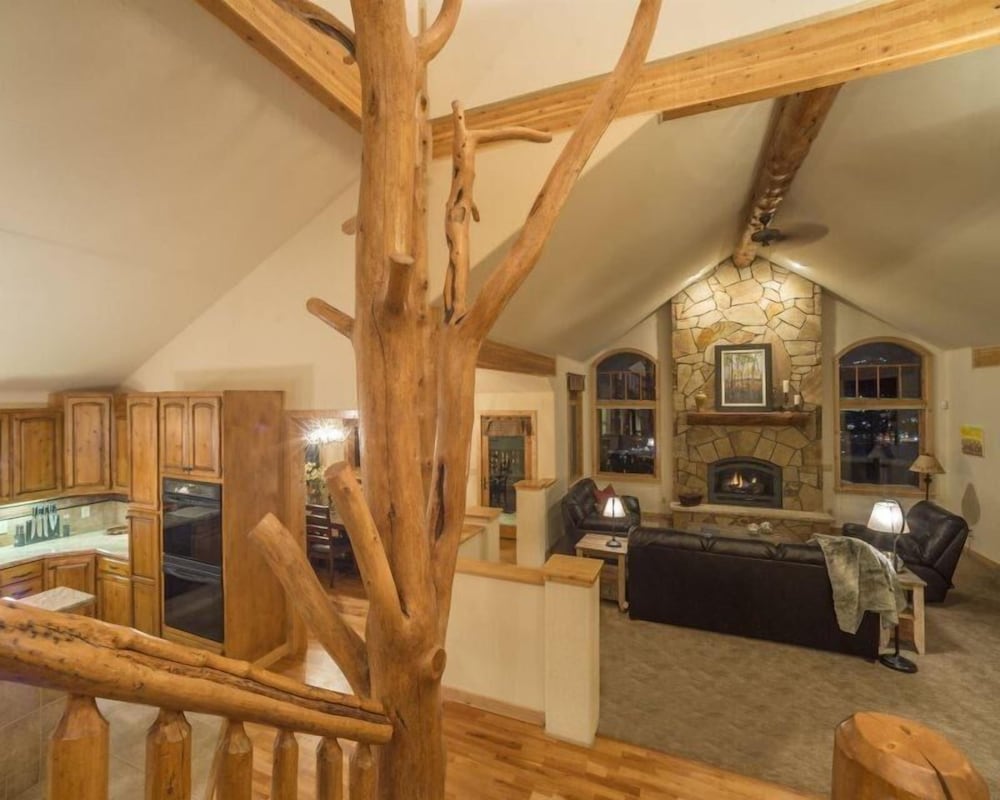 Aspen View Lodge 4 Bedroom Apartment by Key to the Rockies