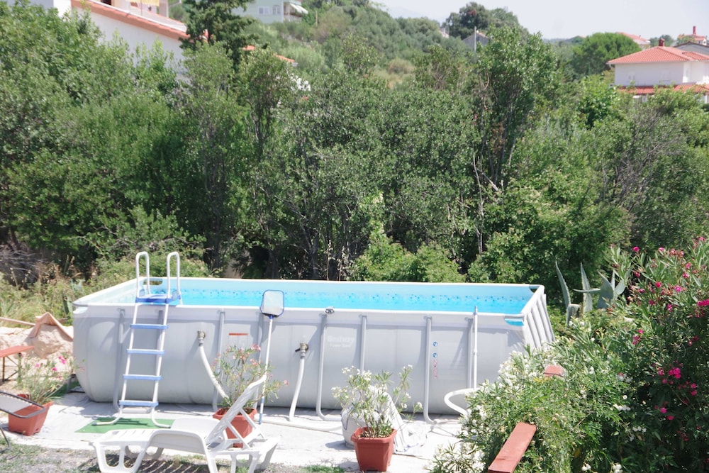 Serene Barbat Escape With Just Minutes From the Beach