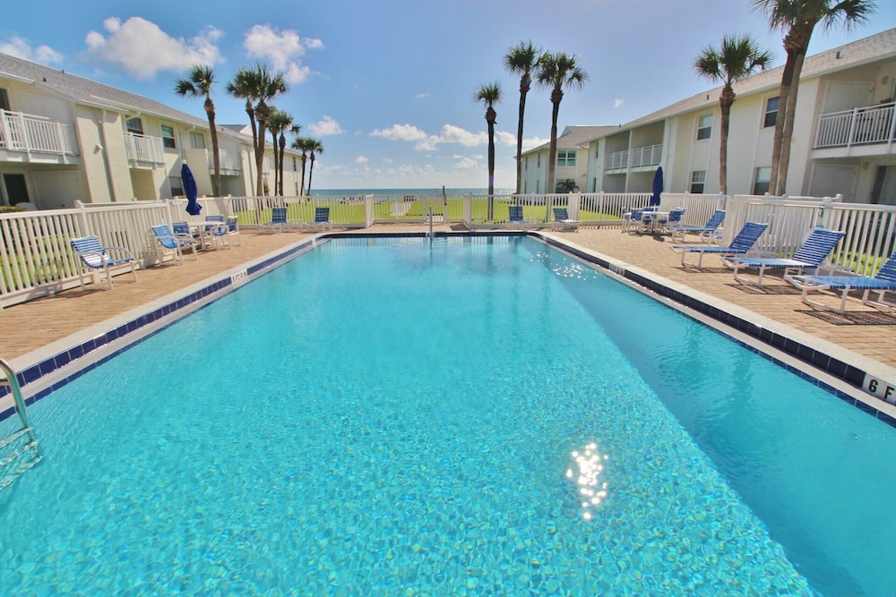 Colony Beach Club 122