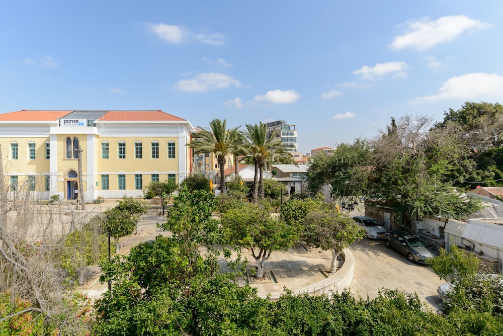 Terrace & View on Dallal square by FeelHome