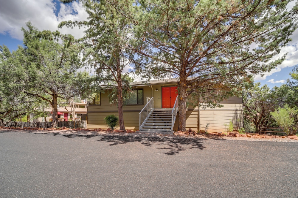 Walk to Park & Trails! Mtn-view Sedona Haven