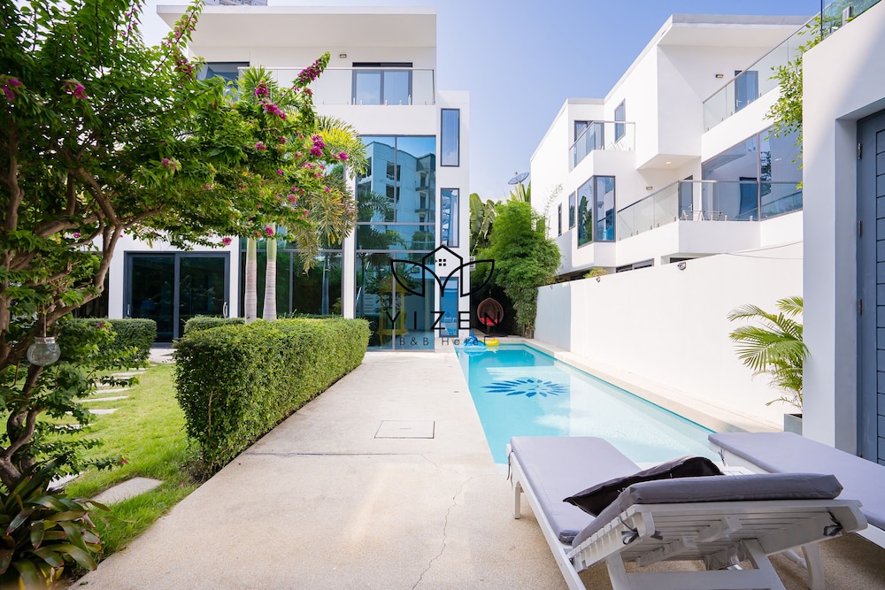 Yizen VIP Luxury Palm Springs Villas view 2