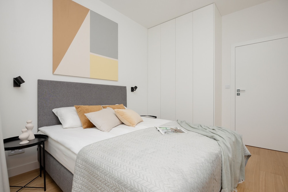 Elegant City Center by Renters Prestige view 5