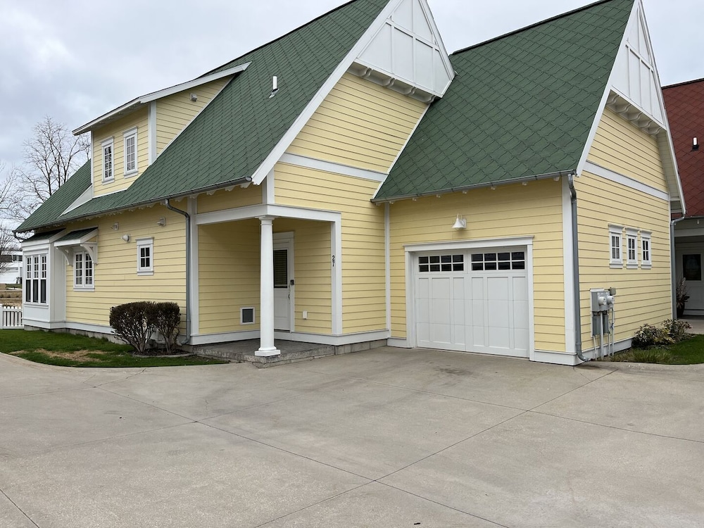 Family-Friendly 3BR Condo Grand Haven 27 view 2