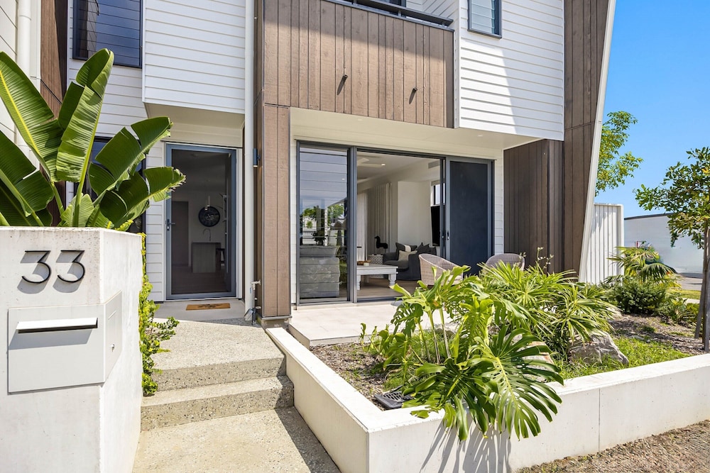 Bokarina 3-bed Stunning Home, Steps From Beach