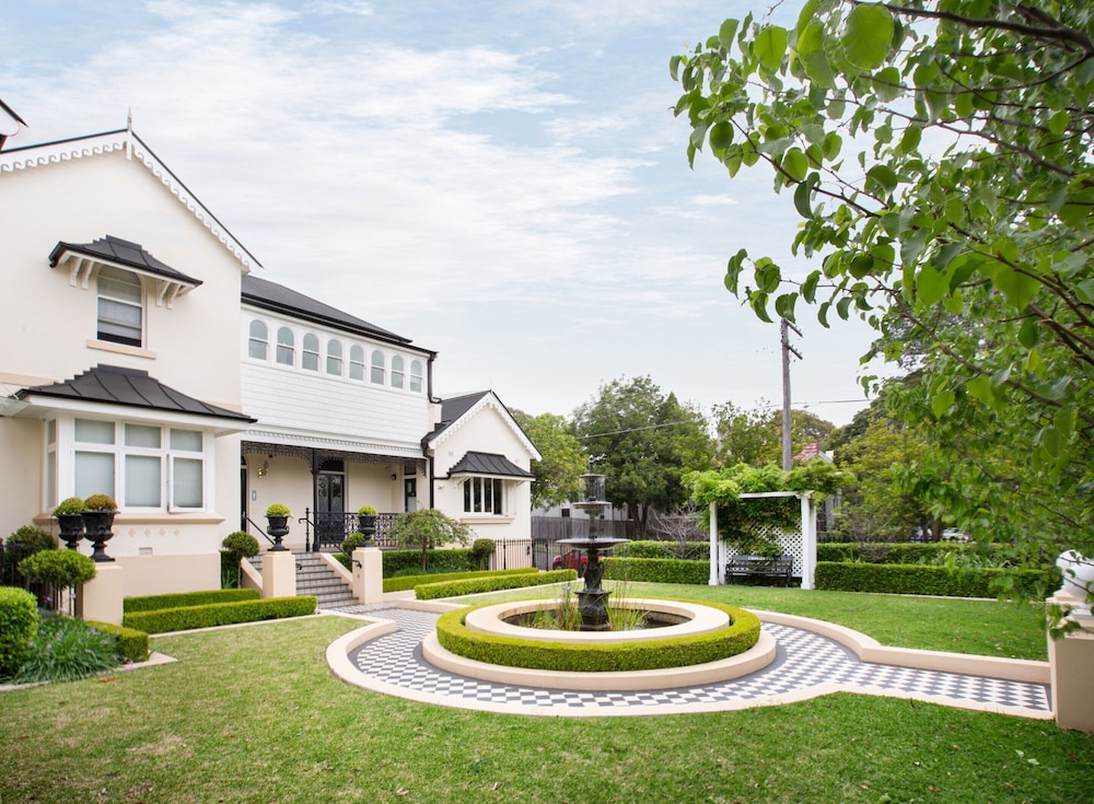 Stunning Studio With Alfresco Terrace Near Trains