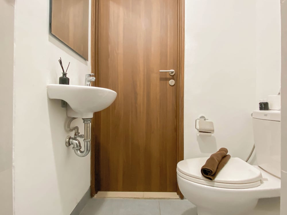 Simple Rest Studio (No Kitchen) At Lrt City Sentul - Royal Sentul Park Apartment
