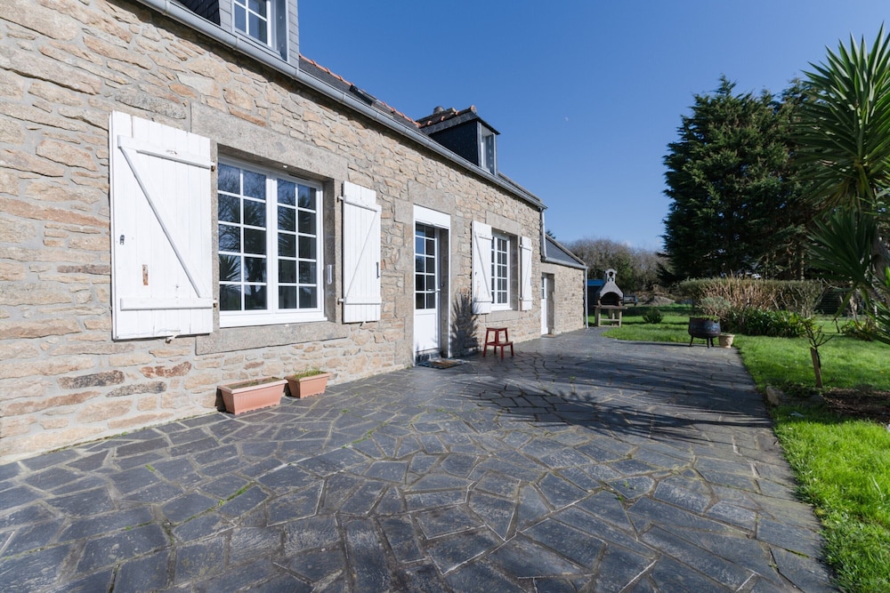House in Landunvez Near Plage de Penfoul