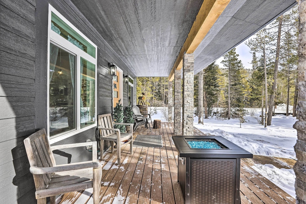 1 Mi to St Marys Glacier Trail: Modern Mtn Cabin! view 2
