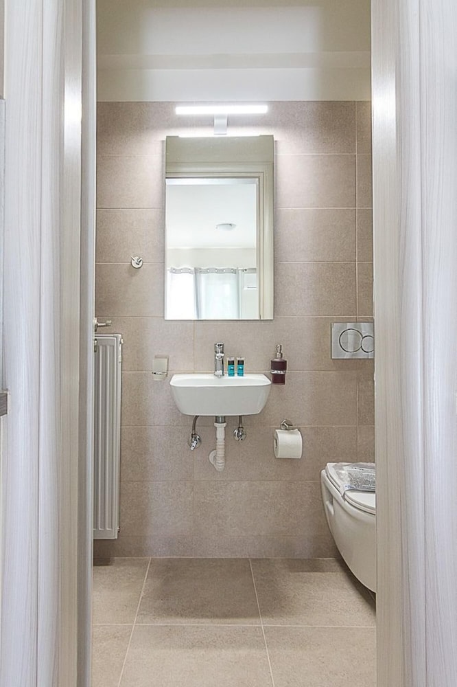 Modern Athens Studio by Cloudkeys photo 5