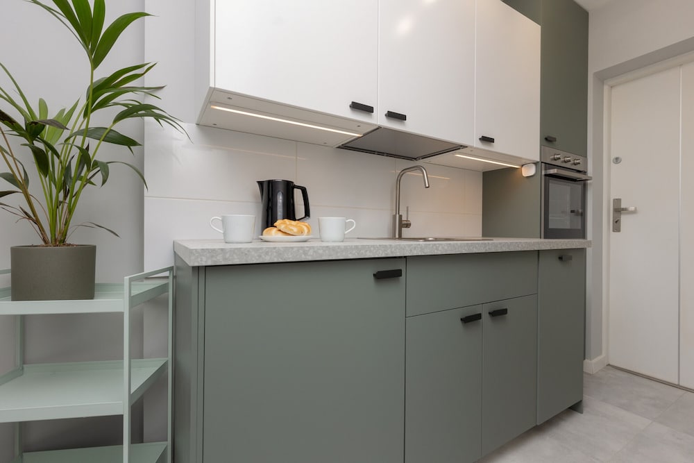 Stylish Studio Ochota by Renters view 5
