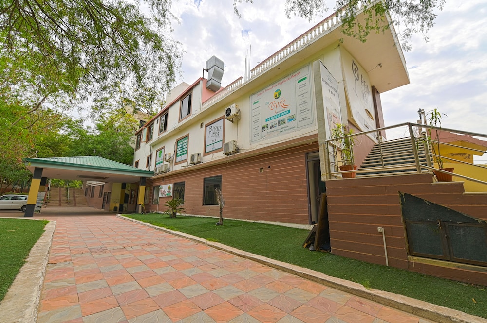 The Byke Grassfield Resort With Outdoor Pool, Shyam Nagar