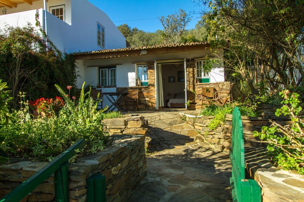 Hotel Paradise in Portugal - Image 1