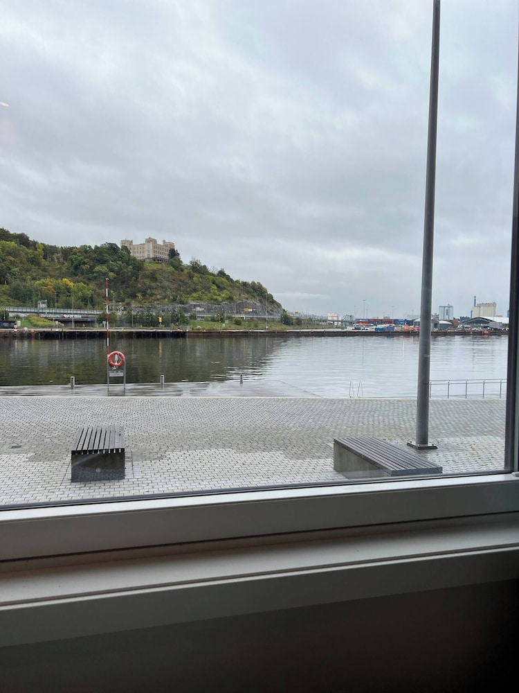 Stylish Seaview 4 Beds Central Apartment Sorenga