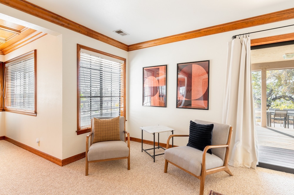 Cathedral by Avantstay Charming Secluded Estate w Sauna Pool Table Views of the Rolling Hills