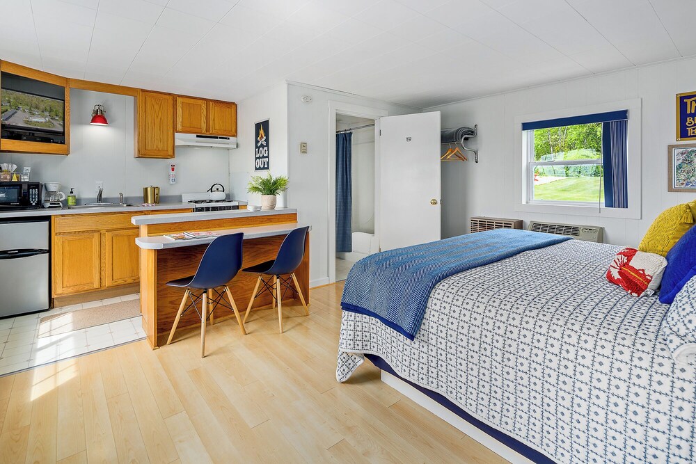 Seascape Motel & Cottages