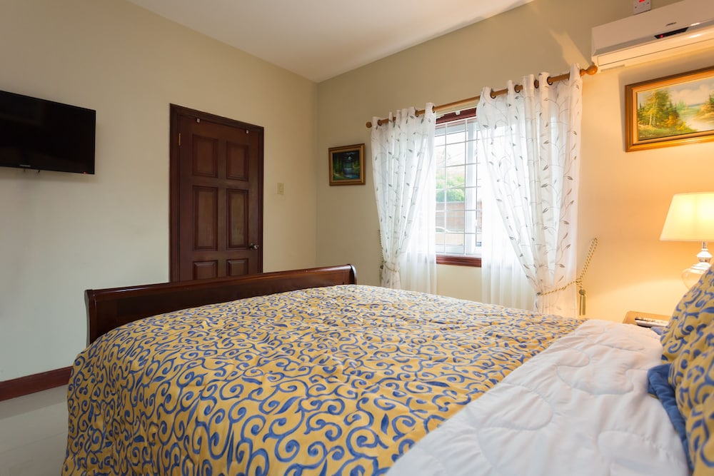New Kingston Guest Apartment at Inglaterra I view 2