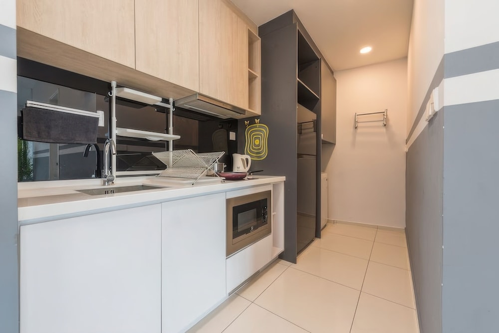 The Robertson Residences Free Gym & Pool