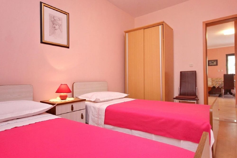 Ljube - Quiet Location & Close to the Beach - A4 view 4