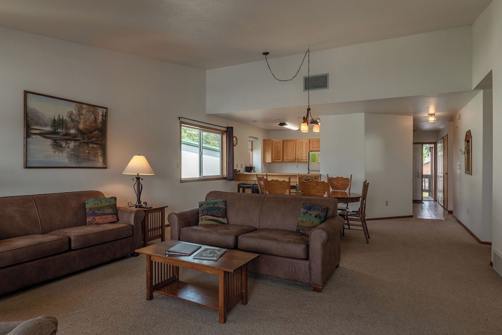 Pend Oreille Shores Resort