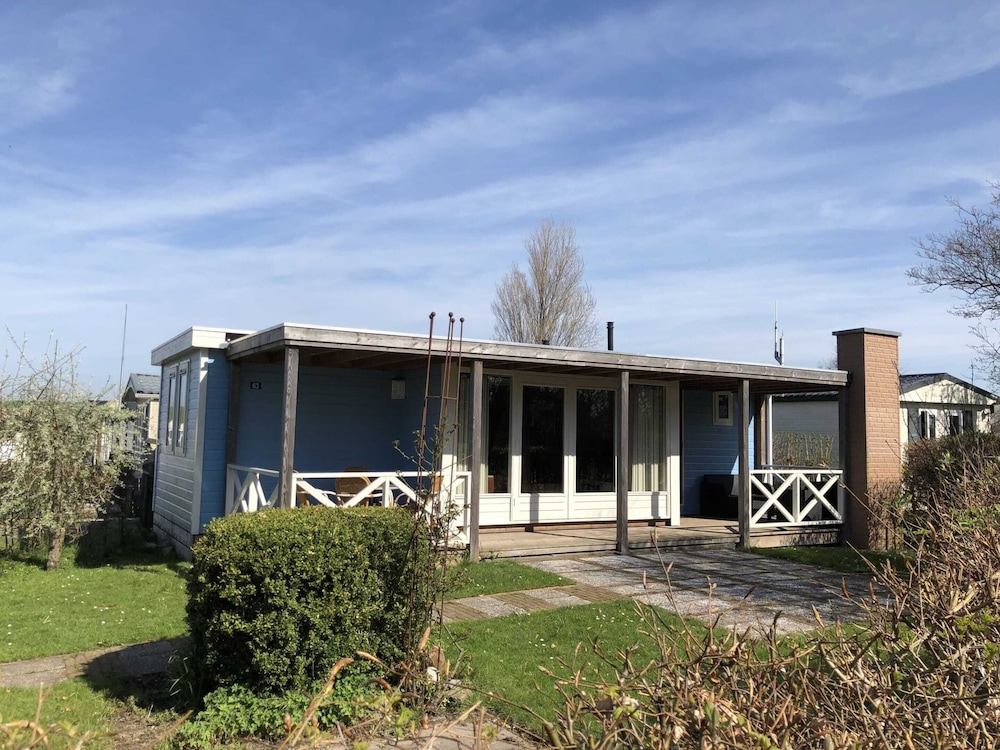 Cozy Chalet with Dishwasher near Wadden Sea view 3
