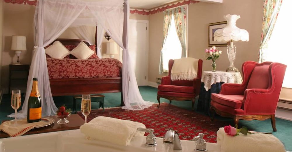 Crestmont Inn