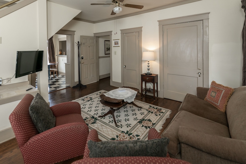 Memphis Belvedere Suites