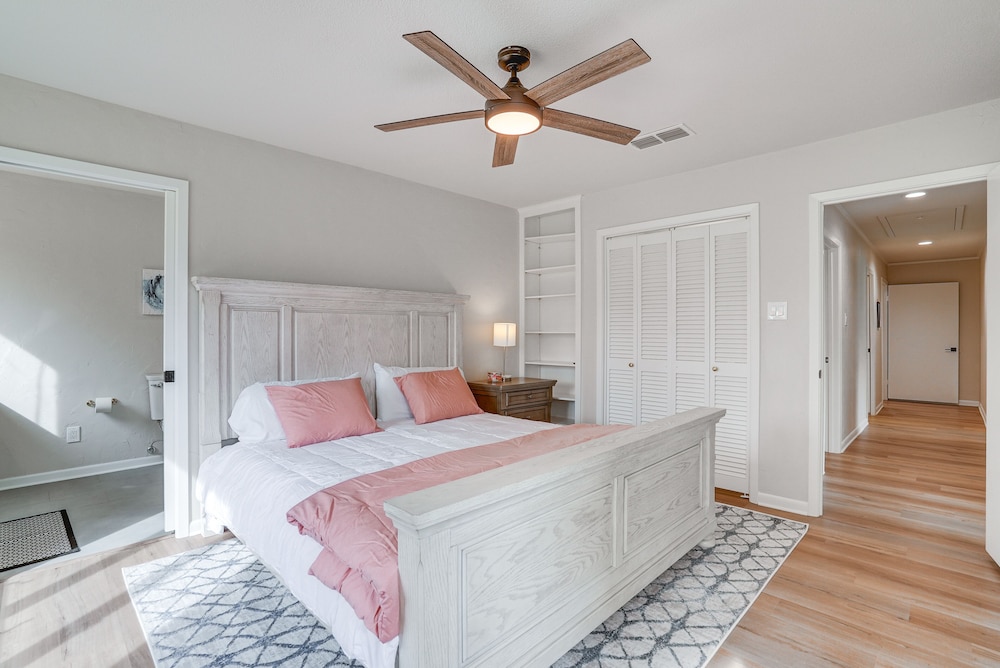 Marshall Vacations - Peaceful Longview Home w/ Pond, 6 Mi to Downtown! - Property Image 2