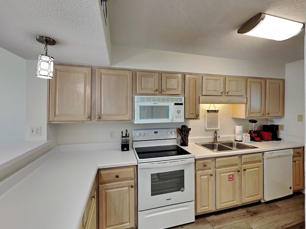 Sea Oats #603 by Southern Vacation Rentals