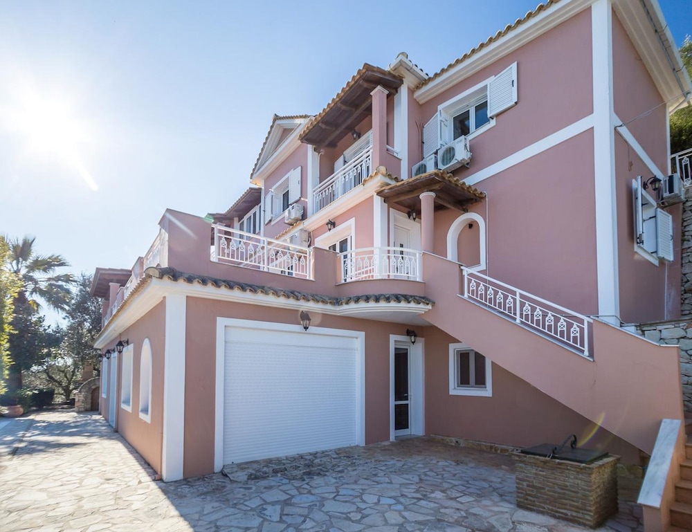 Villa Doreta in Koridallos