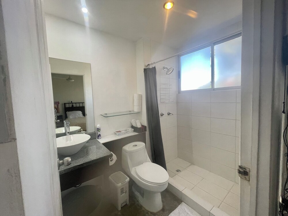 Beautiful Spacious Loft 2 Bedrooms 2 Full Baths 2 car Garage in Downtown