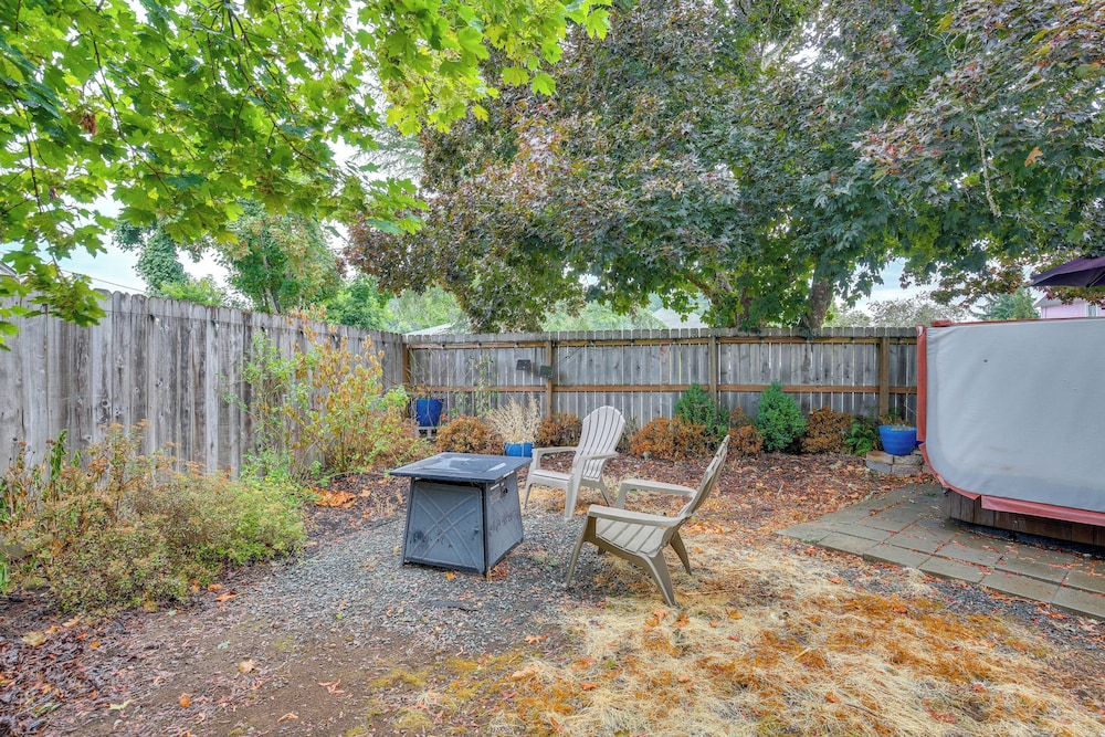 Hot Tub & Fenced Yard: Cozy Cottage Grove Home