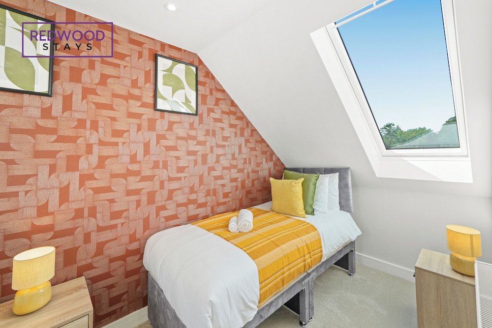 Cove Road Houses by Redwood Stays view 3