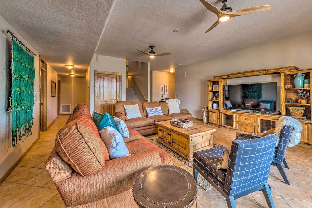 Luxe Ruidoso Home w/ Hot Tub + Mountain Views view 4