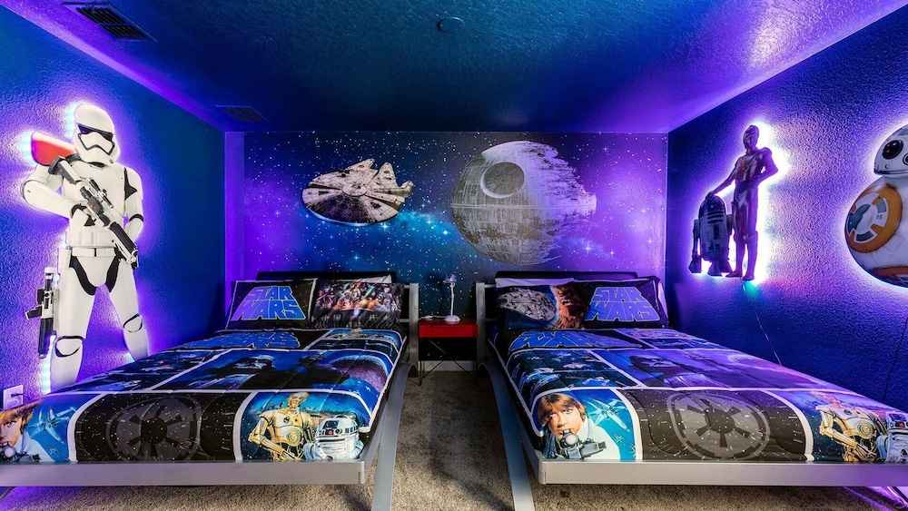 Enchanting Moana & Hogwarts Rooms Close to Parks