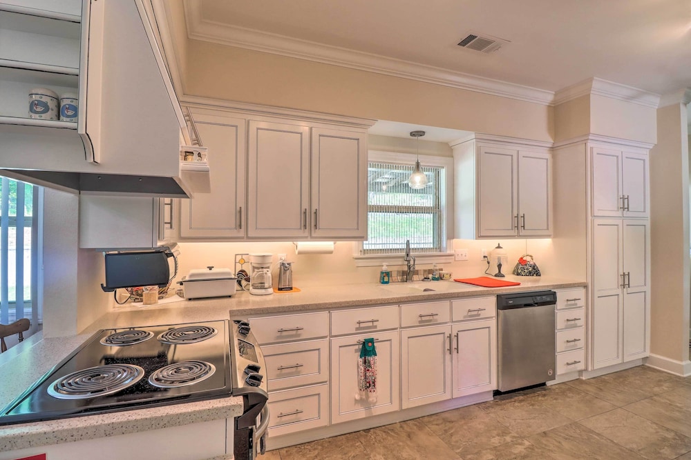 Peaceful Home w/ Patio Near Greers Ferry Lake view 3