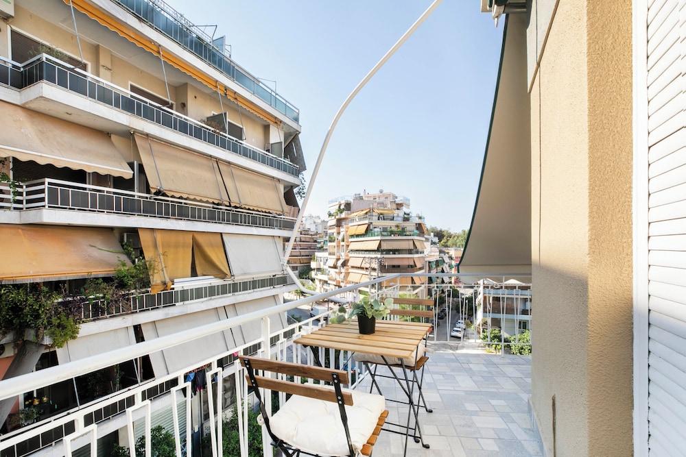 Dew 1-Bedroom Apartment in Athens