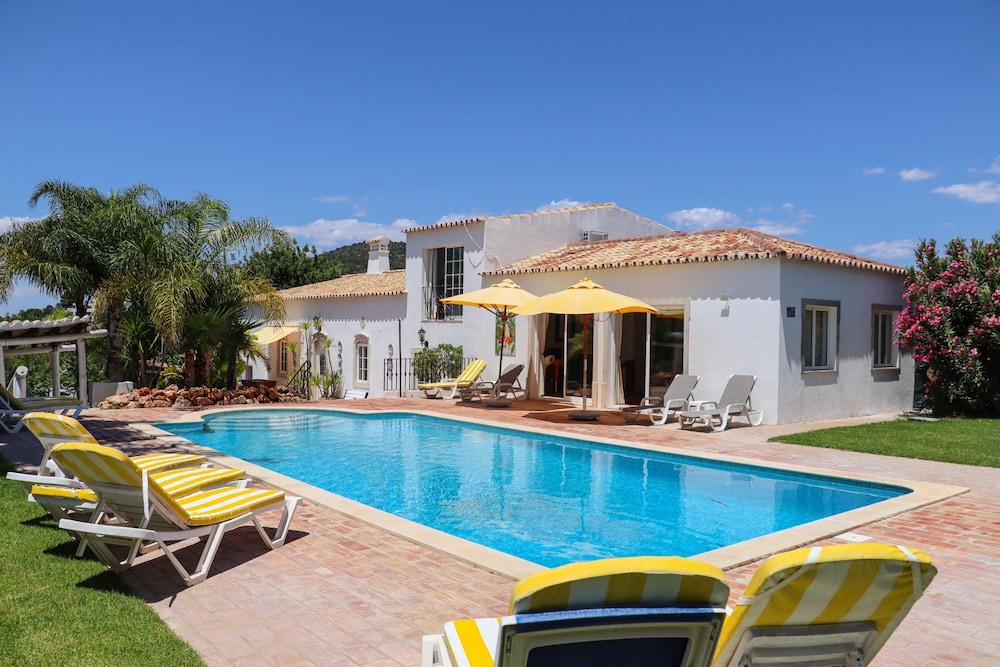 Idyllic Farm House With Huge Garden for 14pax