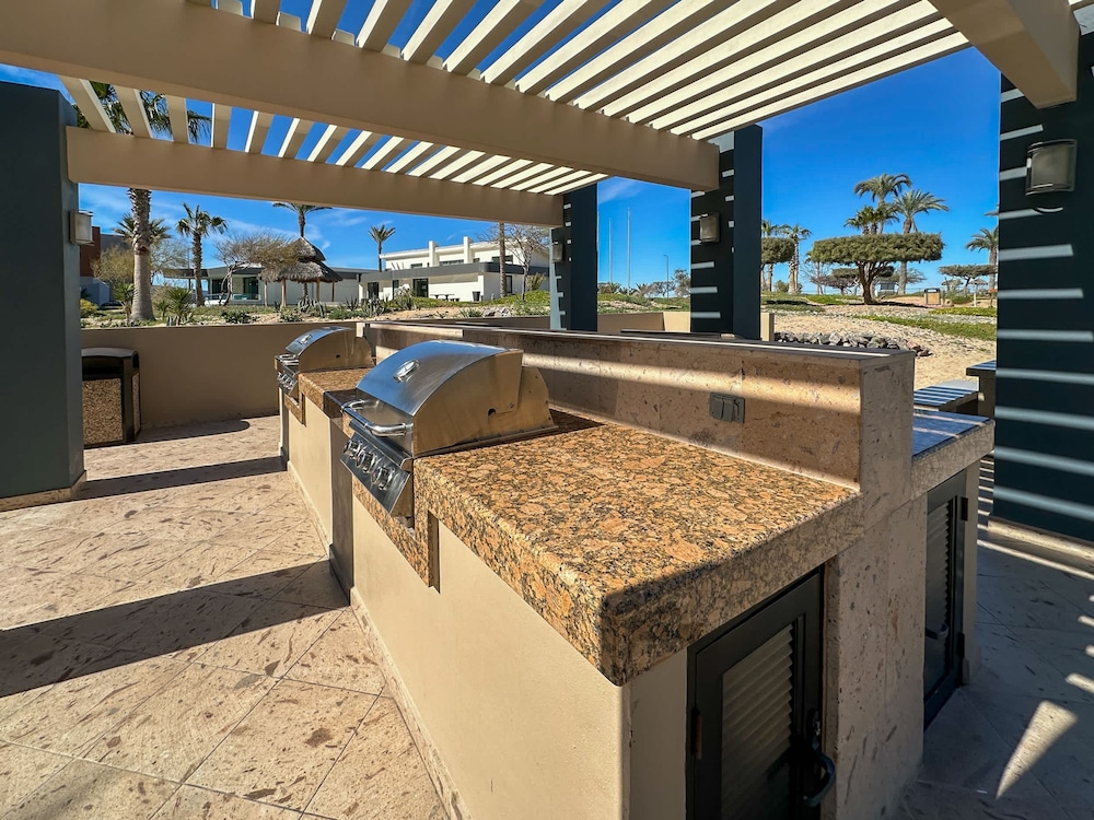 Beachtop Haven 2BR Condo at Iconic Sandy Beach