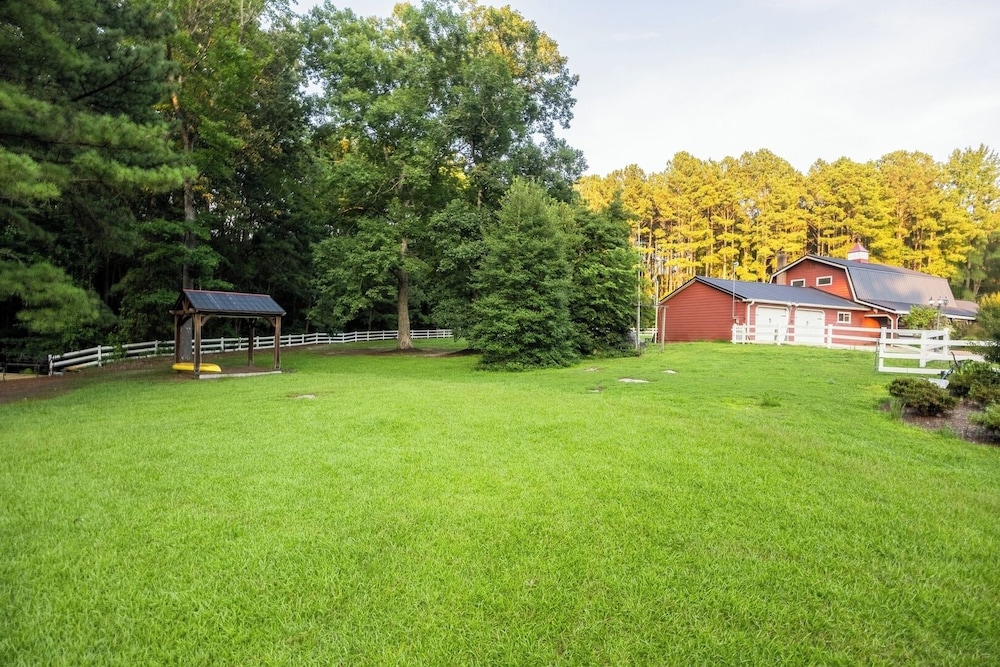 Pet-friendly 3BR Lake House Firepit & Pier
