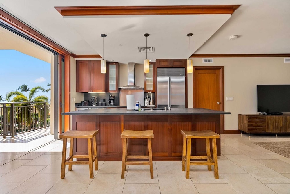 Beachfront Condo at Beach Villas at Ko Olina Hale Hoaloha by Avantstay