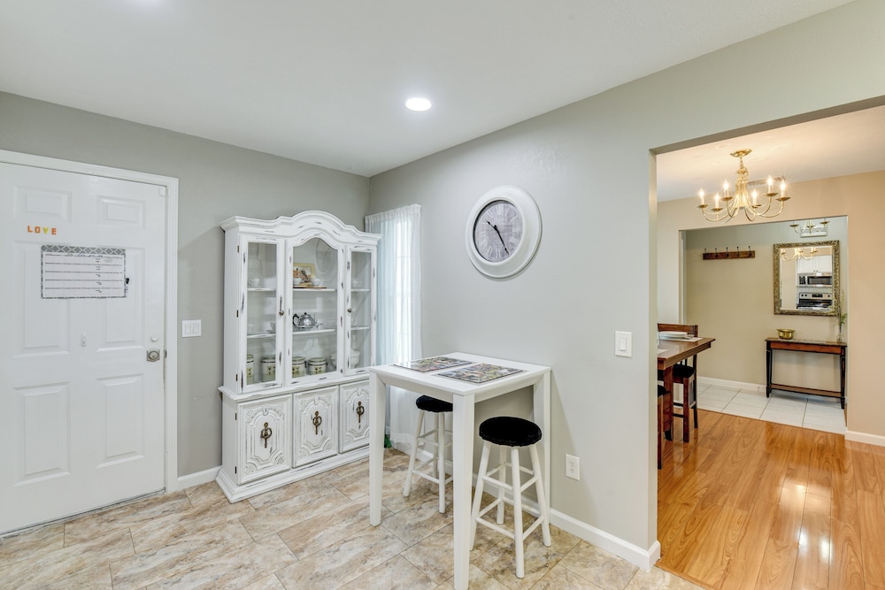 4 Mi to Downtown Panama City: Home w/ Patio!