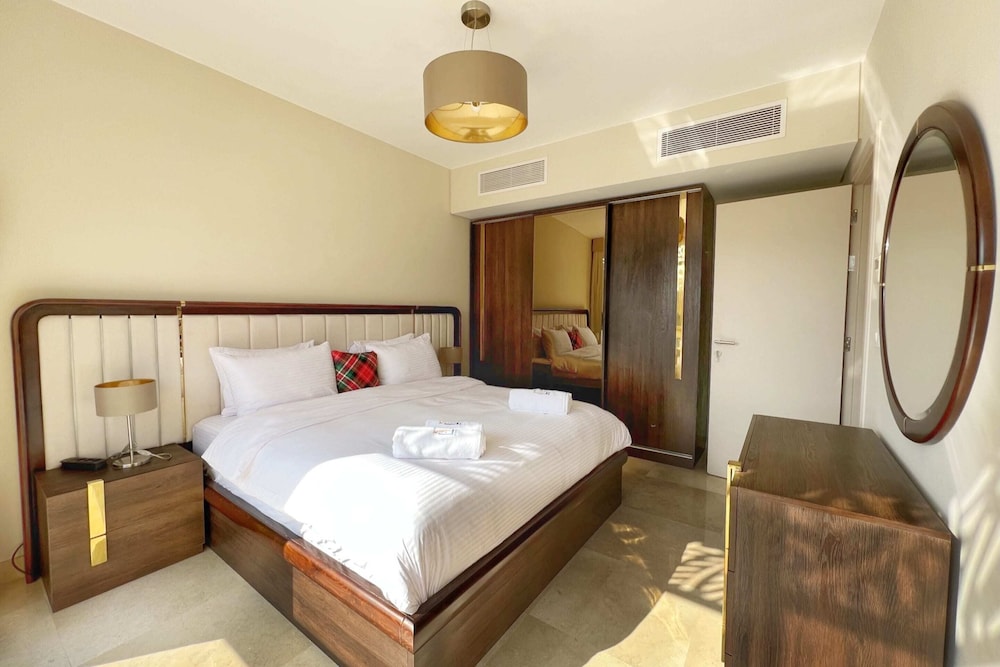 Xuru Stays I Homestyle 3BR Penthouse Pool & Beach View