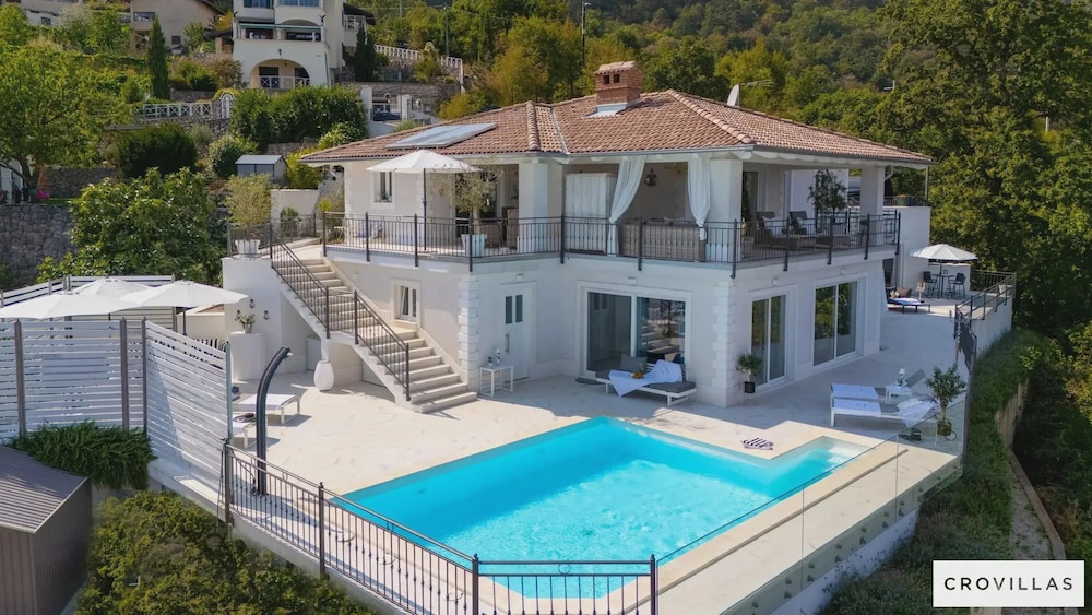 Villa Lauriana Nearby Opatija - Crovillas